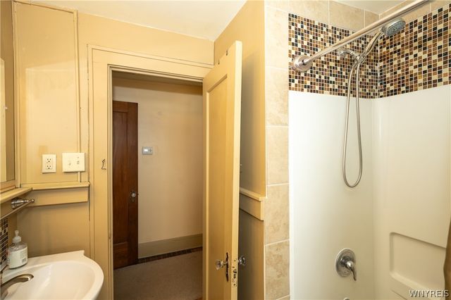 300 Windermere Boulevard, Amherst, NY 14226