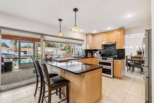 1473 50TH AVENUE NE, St Petersburg, FL 33703