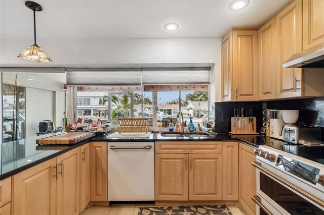 1473 50TH AVENUE NE, St Petersburg, FL 33703