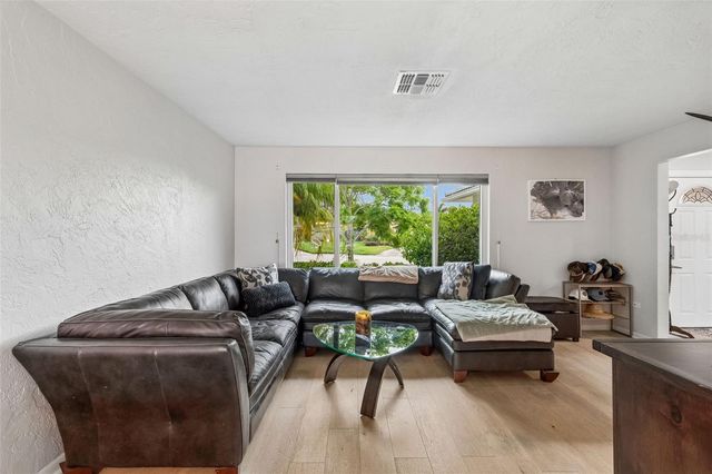 1473 50TH AVENUE NE, St Petersburg, FL 33703
