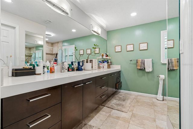 1473 50TH AVENUE NE, St Petersburg, FL 33703