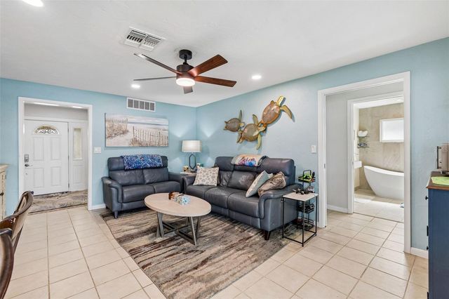 1473 50TH AVENUE NE, St Petersburg, FL 33703