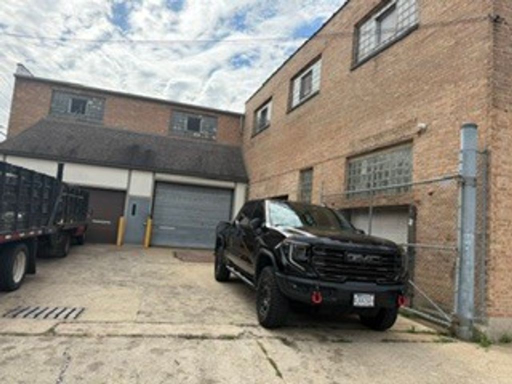 3260 W Grand Avenue, Chicago, IL 60651 — photo 2