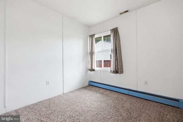 268 BLUE RIDGE DR, Levittown, PA 19057