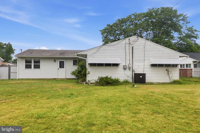 268 BLUE RIDGE DR, Levittown, PA 19057