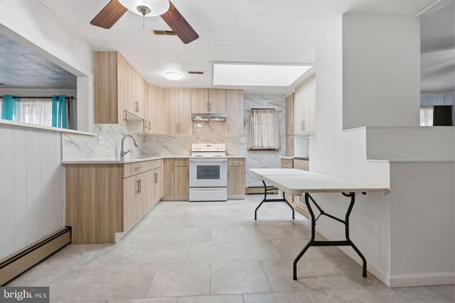 268 BLUE RIDGE DR, Levittown, PA 19057