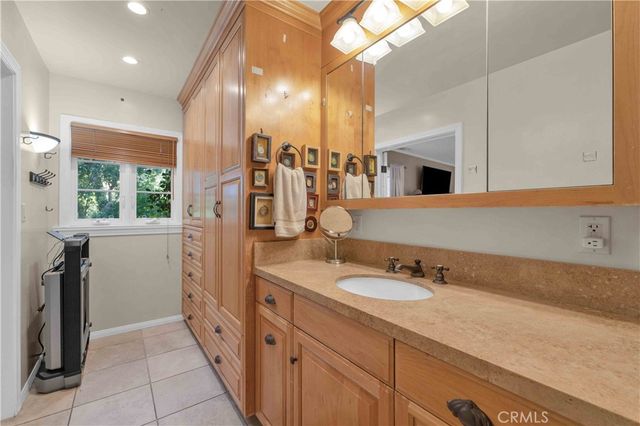 9925 Shadow Hills, Sunland, CA 91040