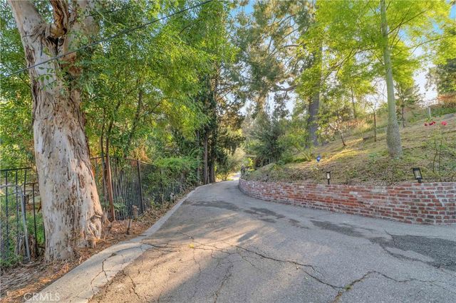 9925 Shadow Hills, Sunland, CA 91040