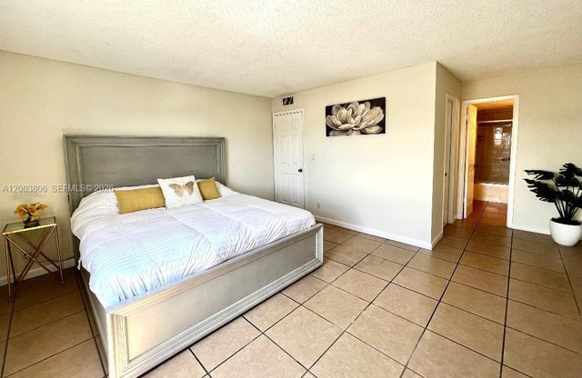 401 Golden Isles Dr 1011, Hallandale Beach, FL 33009