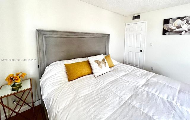 401 Golden Isles Dr 1011, Hallandale Beach, FL 33009