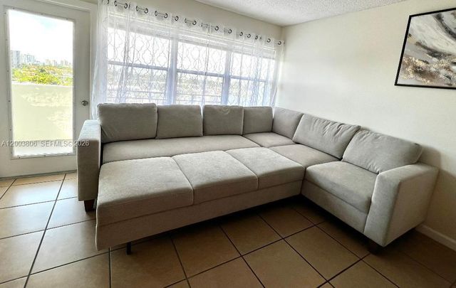 401 Golden Isles Dr 1011, Hallandale Beach, FL 33009