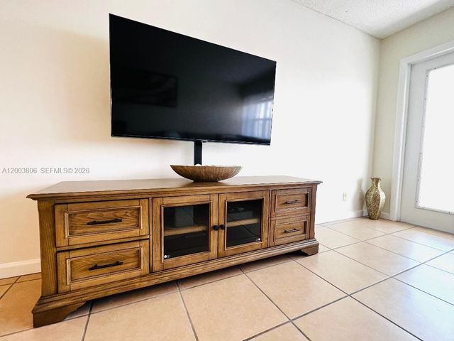 401 Golden Isles Dr 1011, Hallandale Beach, FL 33009