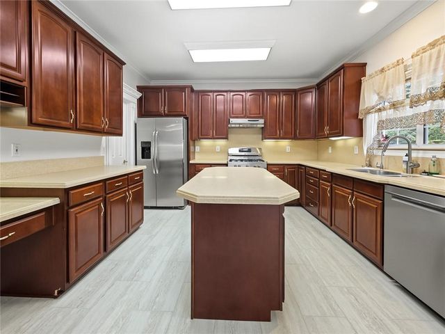 4619 Kiplin Lake Court, Sugar Hill, GA 30518