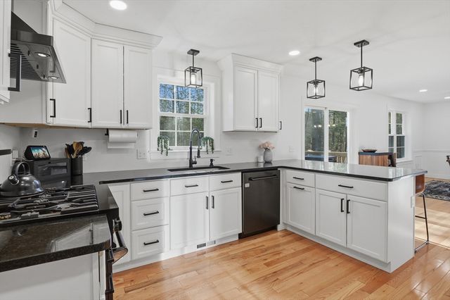 155 Turkey Hill Rd, Rutland, MA 01543