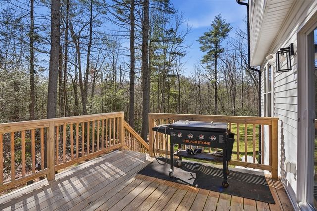 155 Turkey Hill Rd, Rutland, MA 01543