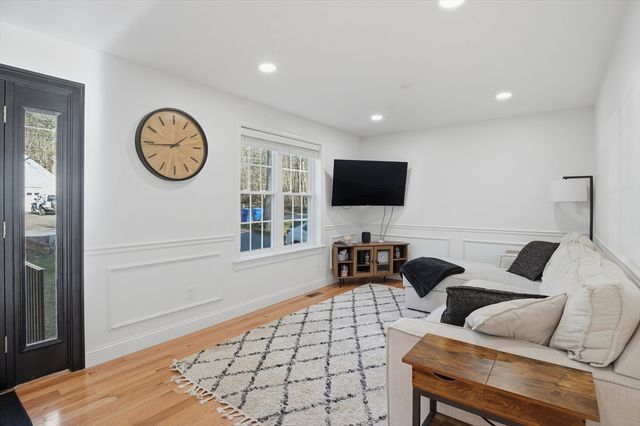 155 Turkey Hill Rd, Rutland, MA 01543