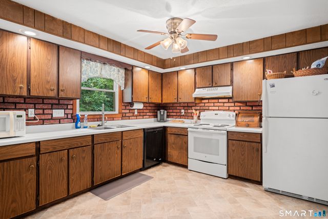8 Pettersson Circle, Stafford, CT 06076