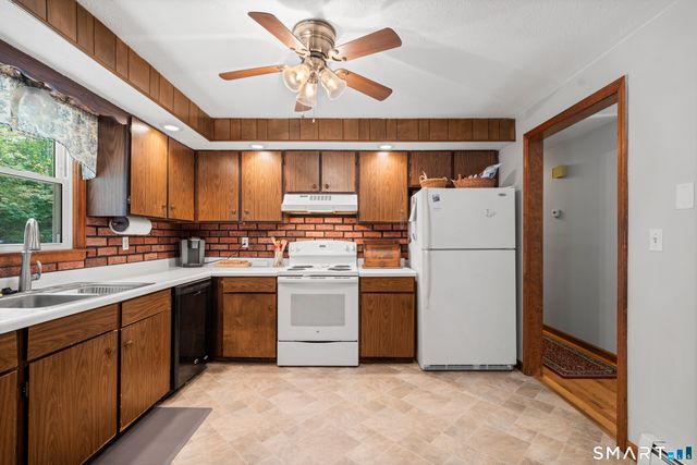 8 Pettersson Circle, Stafford, CT 06076