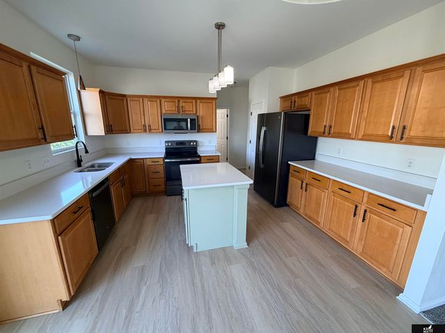 7503 N 107th Avenue, Omaha, NE 68122