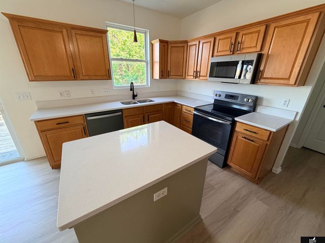 7503 N 107th Avenue, Omaha, NE 68122