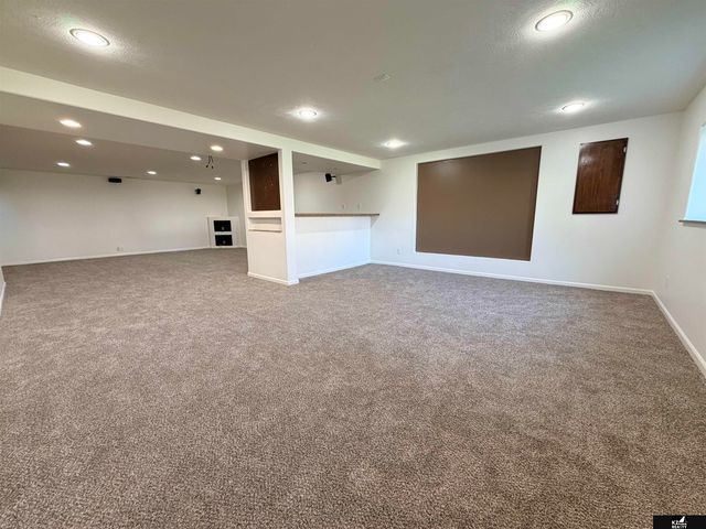 7503 N 107th Avenue, Omaha, NE 68122