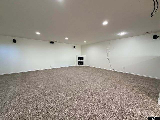 7503 N 107th Avenue, Omaha, NE 68122