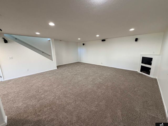 7503 N 107th Avenue, Omaha, NE 68122