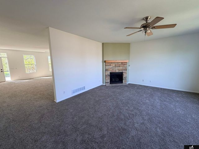 7503 N 107th Avenue, Omaha, NE 68122