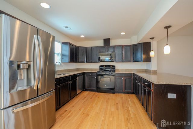 10 Alerica Lane, Franklin, NJ 08873