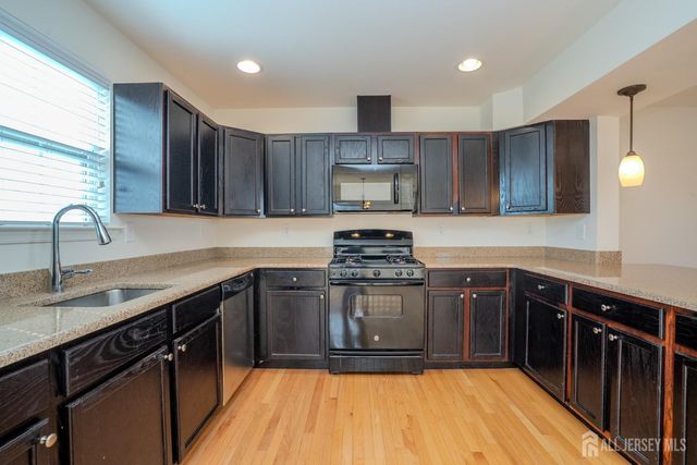 10 Alerica Lane, Franklin, NJ 08873