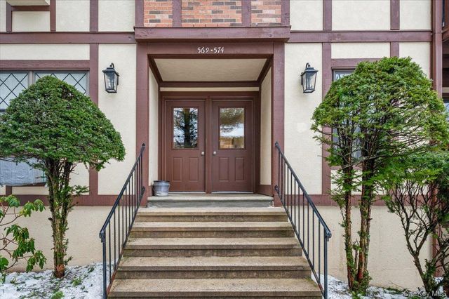 570 Sierra Vista Lane 570, Valley Cottage, NY 10989