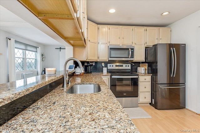 570 Sierra Vista Lane 570, Valley Cottage, NY 10989