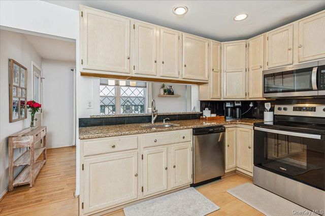 570 Sierra Vista Lane 570, Valley Cottage, NY 10989