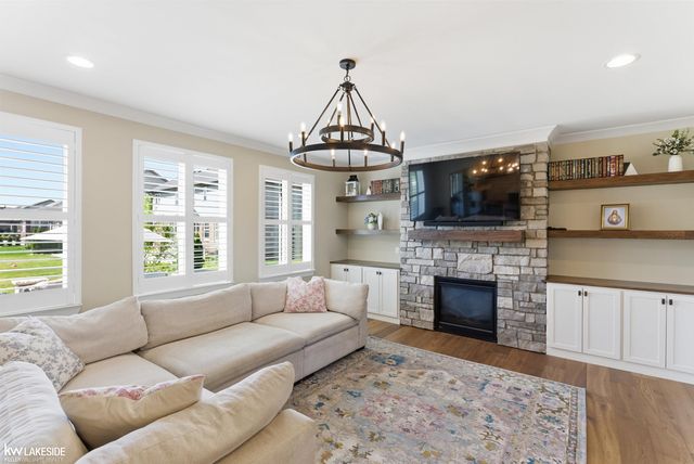 17206 Crittenden Drive, Macomb, MI 48044