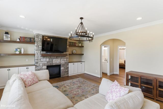 17206 Crittenden Drive, Macomb, MI 48044
