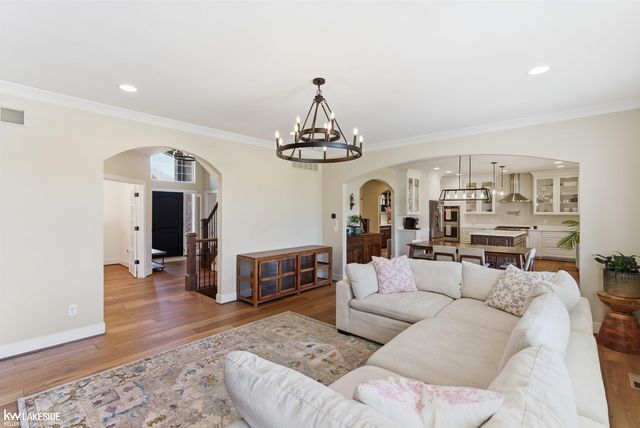 17206 Crittenden Drive, Macomb, MI 48044