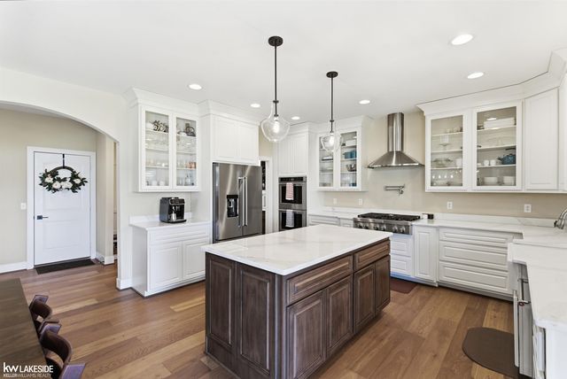 17206 Crittenden Drive, Macomb, MI 48044