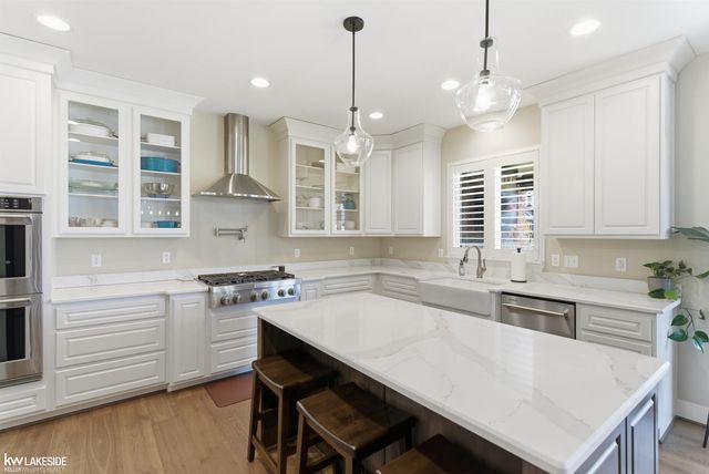 17206 Crittenden Drive, Macomb, MI 48044