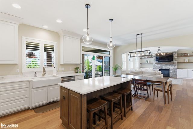 17206 Crittenden Drive, Macomb, MI 48044