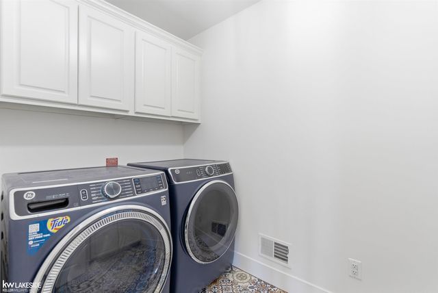 17206 Crittenden Drive, Macomb, MI 48044
