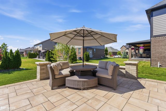 17206 Crittenden Drive, Macomb, MI 48044