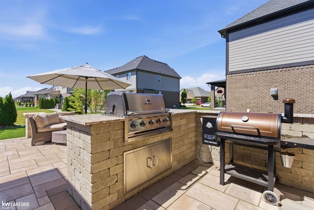 17206 Crittenden Drive, Macomb, MI 48044