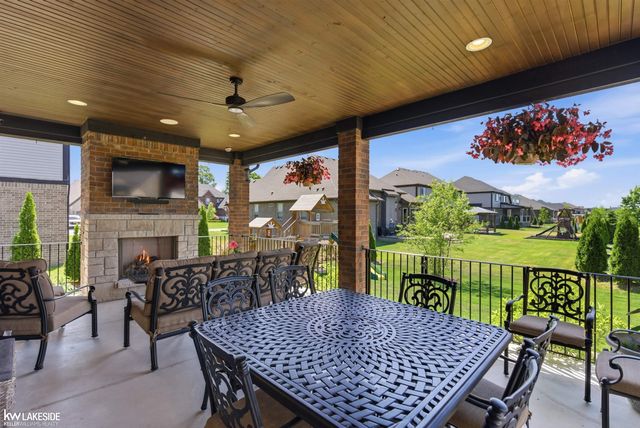 17206 Crittenden Drive, Macomb, MI 48044