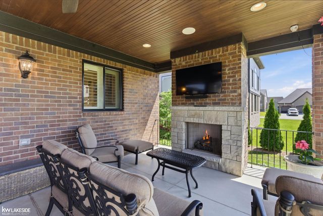 17206 Crittenden Drive, Macomb, MI 48044