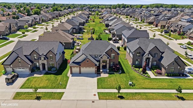 17206 Crittenden Drive, Macomb, MI 48044