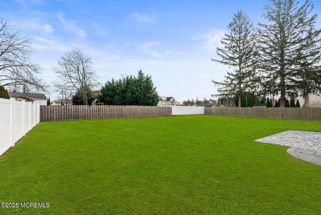 1 Robin Drive, Oakhurst, NJ 07755