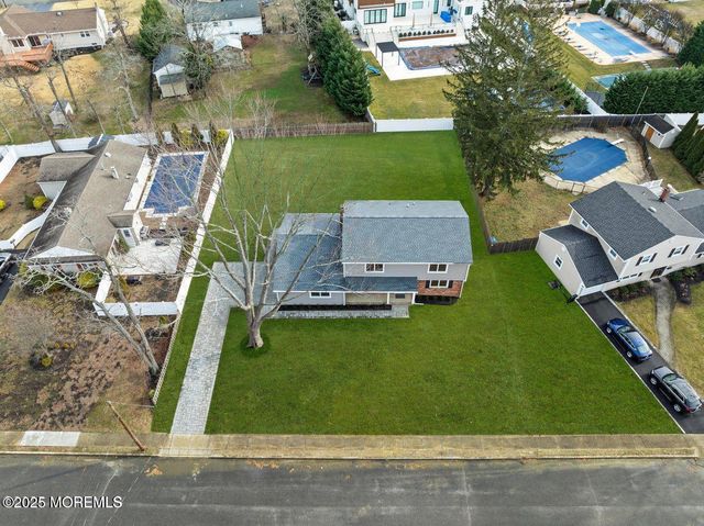 1 Robin Drive, Oakhurst, NJ 07755