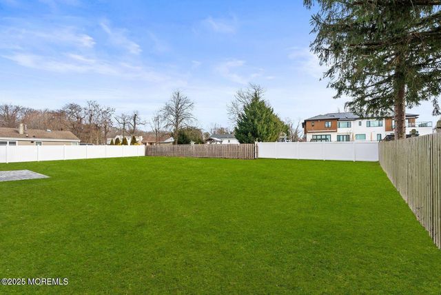 1 Robin Drive, Oakhurst, NJ 07755