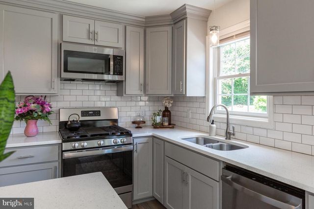 26 APRICOT AVE, Leola, PA 17540