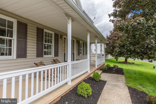 26 APRICOT AVE, Leola, PA 17540